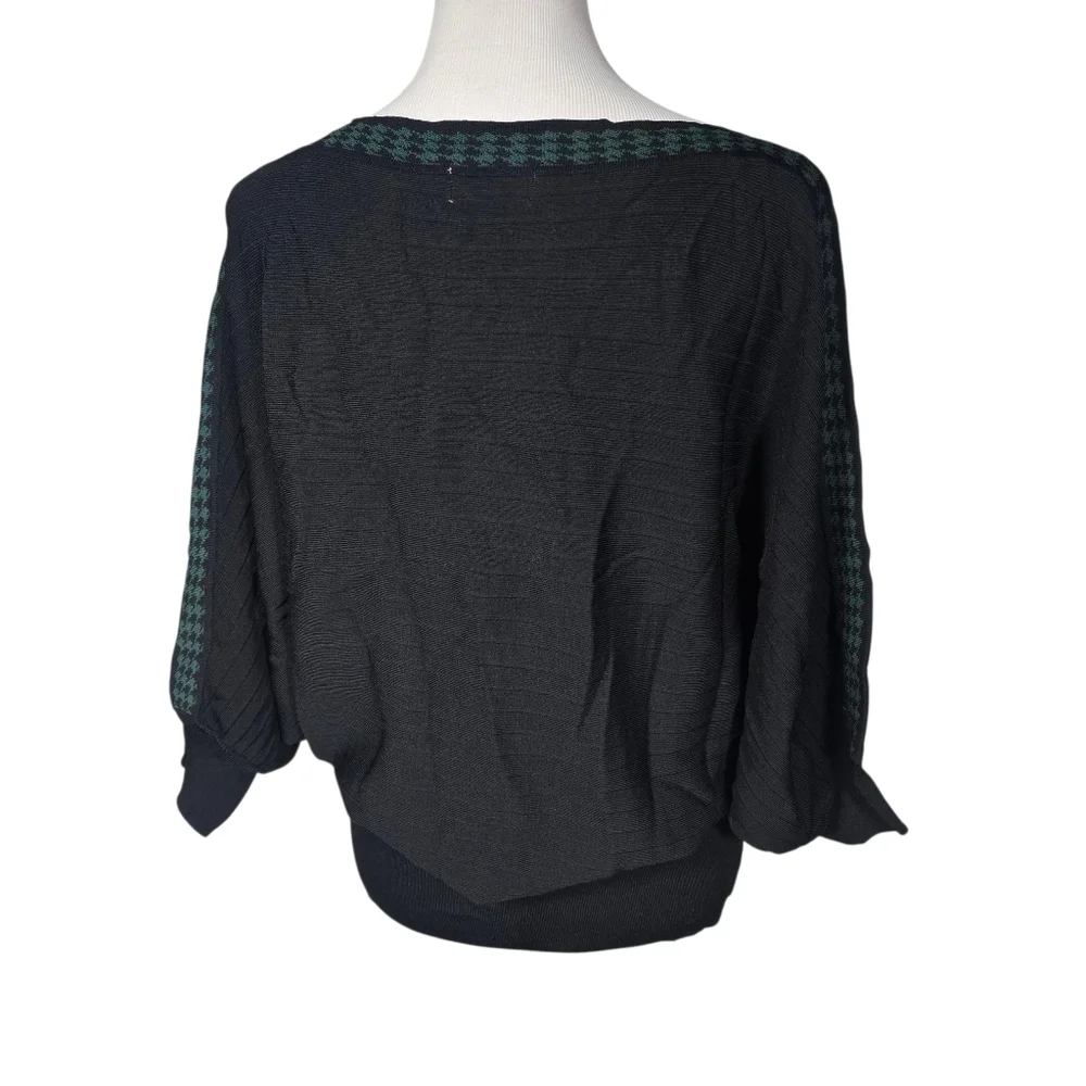 Carmen Marc Valvo Medium Black and Green Batwing Knit Top - Picture 5 of 8